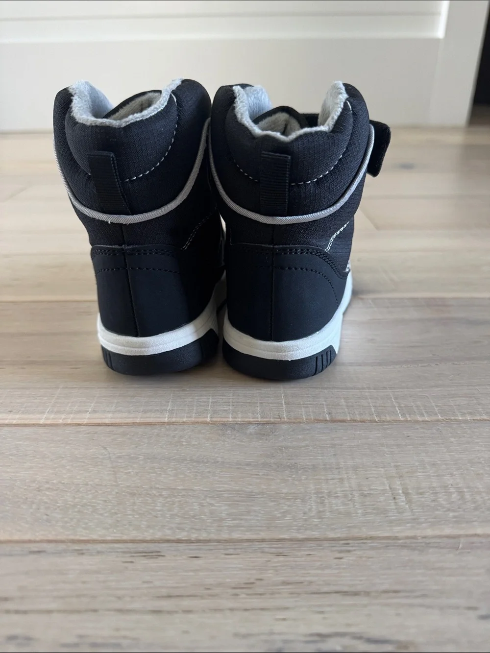 Kids Winter Snow Boots Size 7 Black Fleece Lined Hook & Loop Waterproof